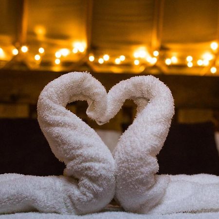 Secret Cloud House Holidays Luxury Yurts With Hot Tubs Cauldon Luaran gambar